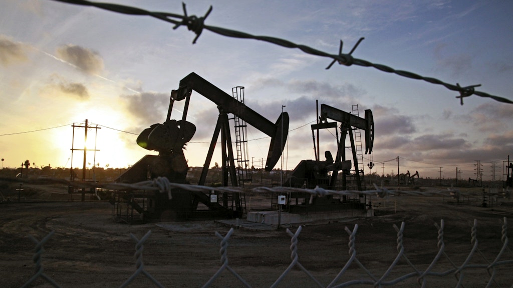 Das Ölkartell Opec und seine Kooperationspartner wollen angesichts der Corona-Krise in den kommenden zwei Jahren deutlich weniger Öl aus dem Boden pumpen als zuletzt.