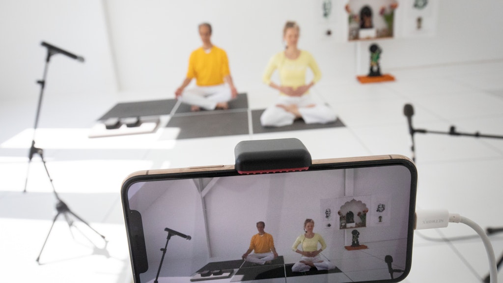 Viele Fitness- und Yoga-Studios bieten Online-Kurse an.