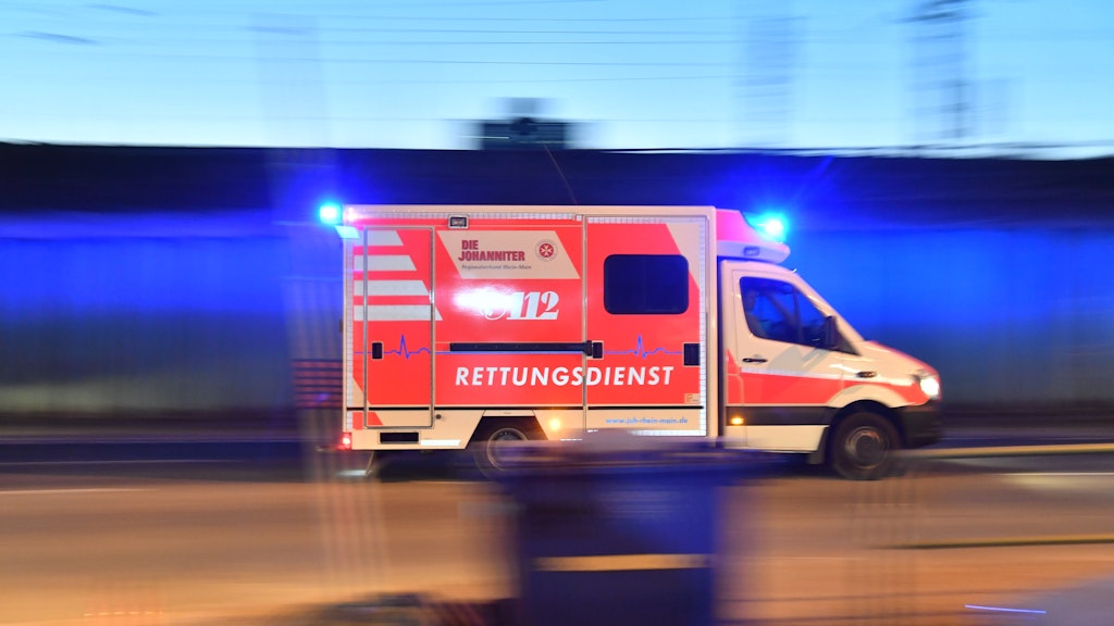 Ein Rettungswagen im Einsatz (Symbolbild).
