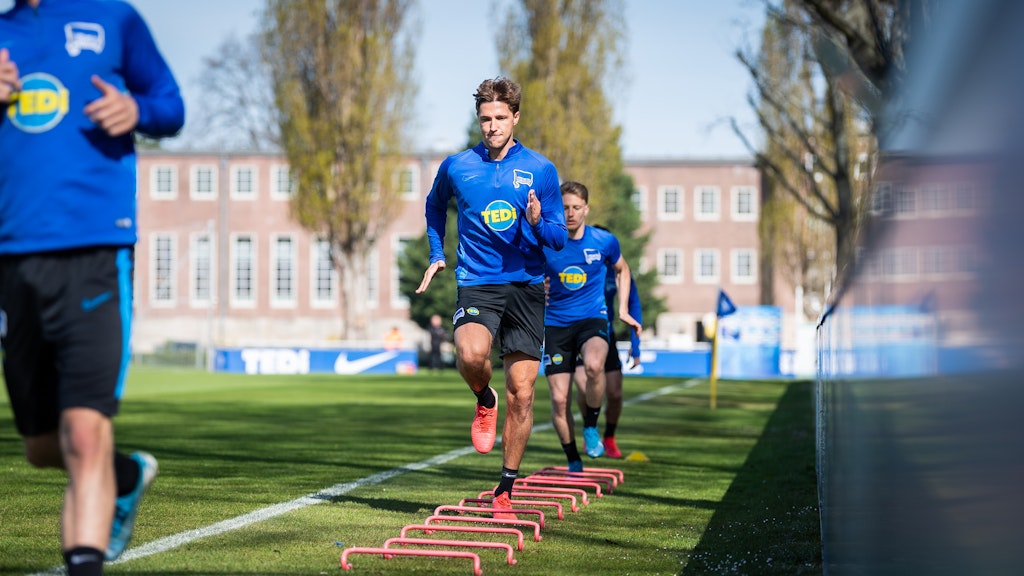 Immer schön auf den Abstand achten: Niklas Stark darf wieder mitmachen. 