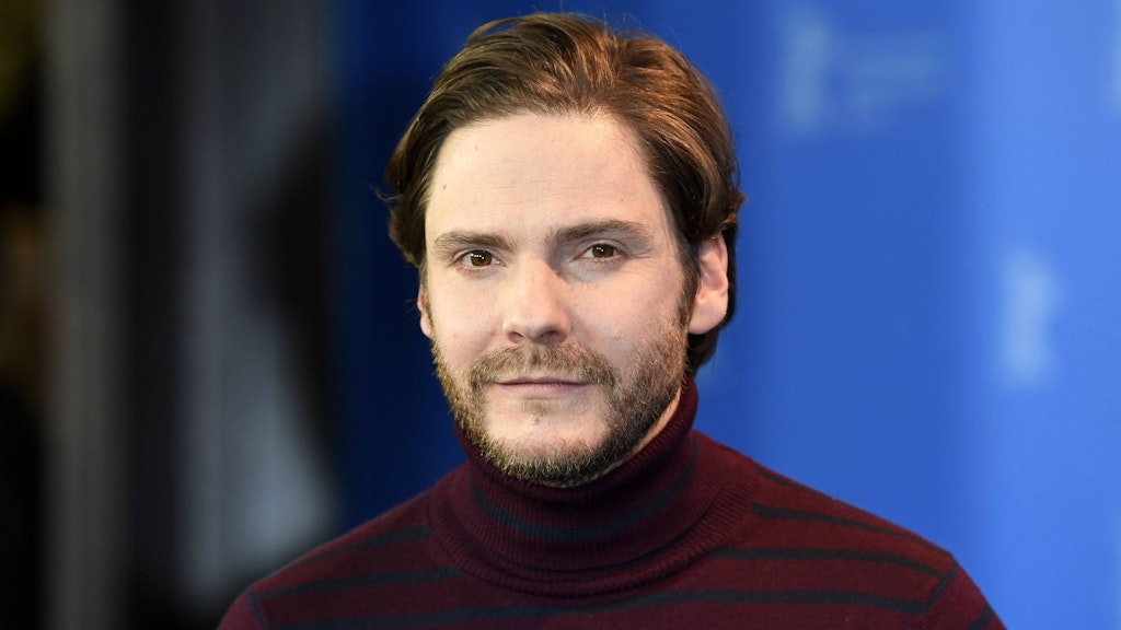 Schauspieler Daniel Brühl rief auf Instagram unter dem Hashtag #poetryforlocals zu einer Aktion für Buchhändler auf. 