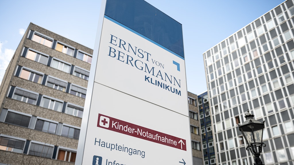 Im Ernst-von-Bergmann-Klinik kam es zu ungewöhnlich vielen Corona-Infektionen.