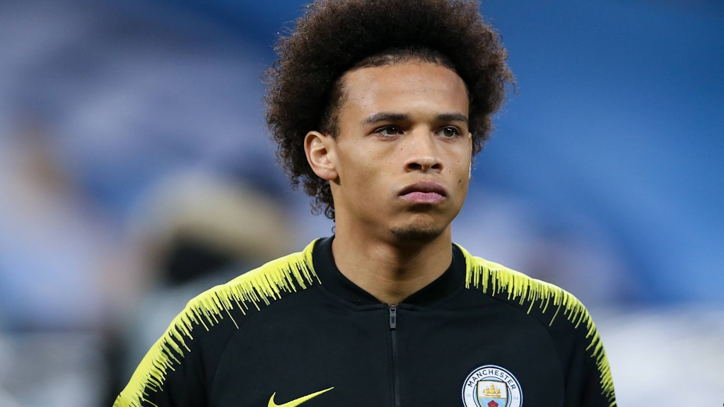 Leroy Sané soll mit Bayern-Trainer Hansi Flick eine halbe Stunde lang telefoniert haben.