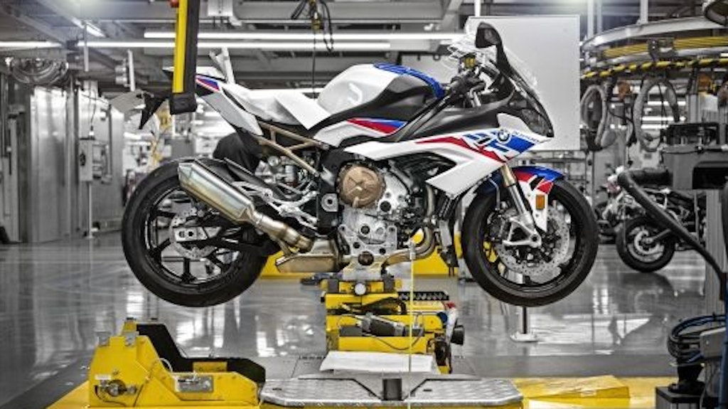 Der Rahmen für die BMW S 1000 RR wird aus Marzahn zugeliefert.