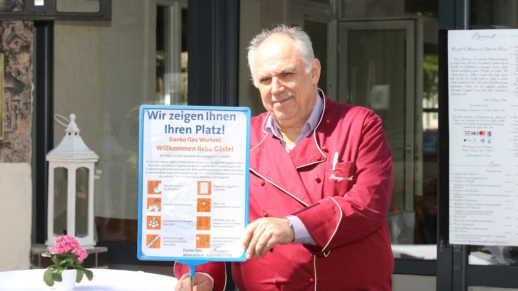Wirt Mario Geladini erwartet seine Gäste. 