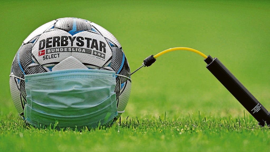 Von wegen: Die Luft ist raus. Die Fußball-Bundesliga nimmt jetzt erst richtig Fahrt auf. Frisch aufgepumpt und allseits mit Mundschutz.