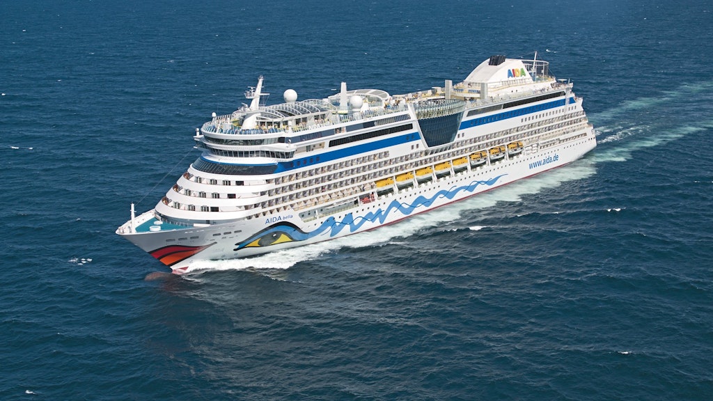 Die „AIDA bella“ auf Kreuzfahrt vor Thailand.