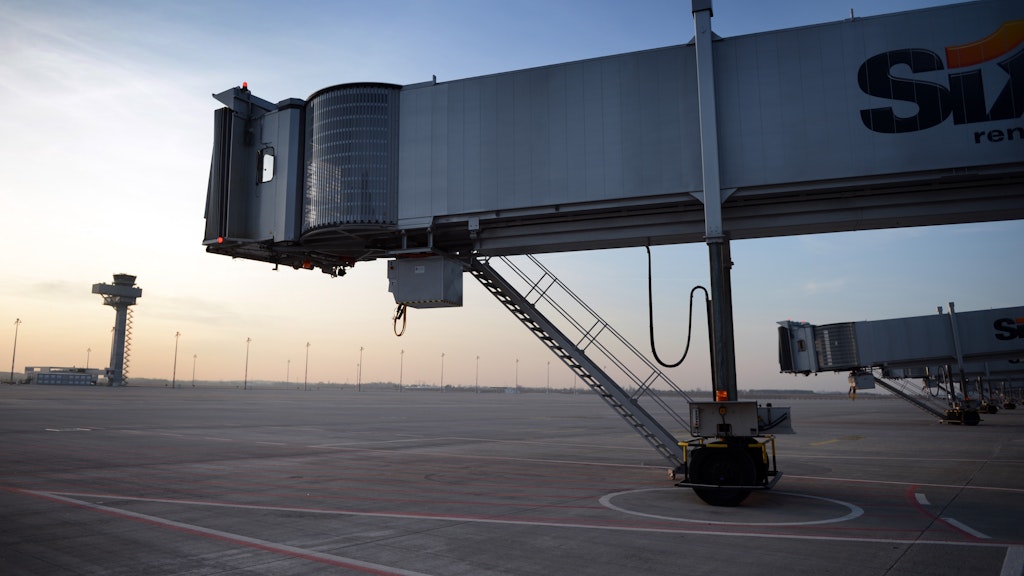 Startklar nach Pleiten, Pech und Pannen: der Flughafen Berlin Brandenburg (BER) in Schönefeld. Doch das Projekt kommt nicht aus den Schlagzeilen.