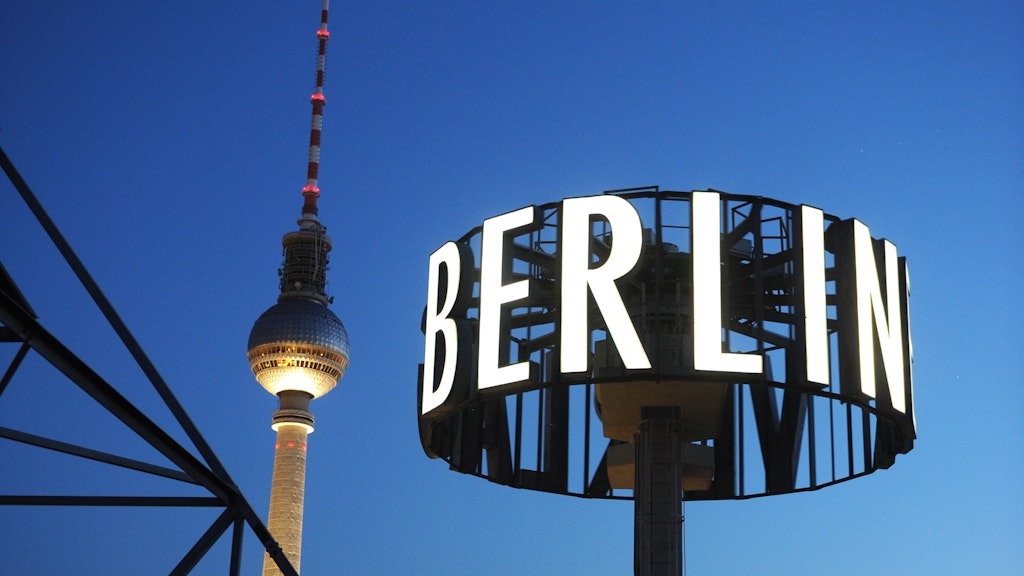 Blick zum Fernsehturm am Alexanderplatz.