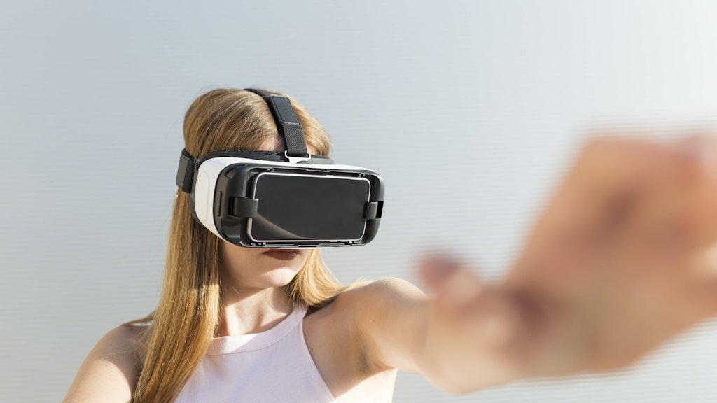 Mit Virtual-Reality-Brille können die Nutzer ein Urlaubsgefühl bekommen. 