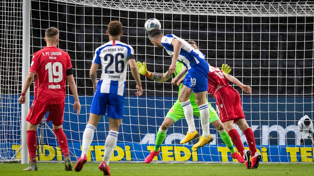 Vedad Ibisevic trifft zum 1:0 für Hertha BSC.