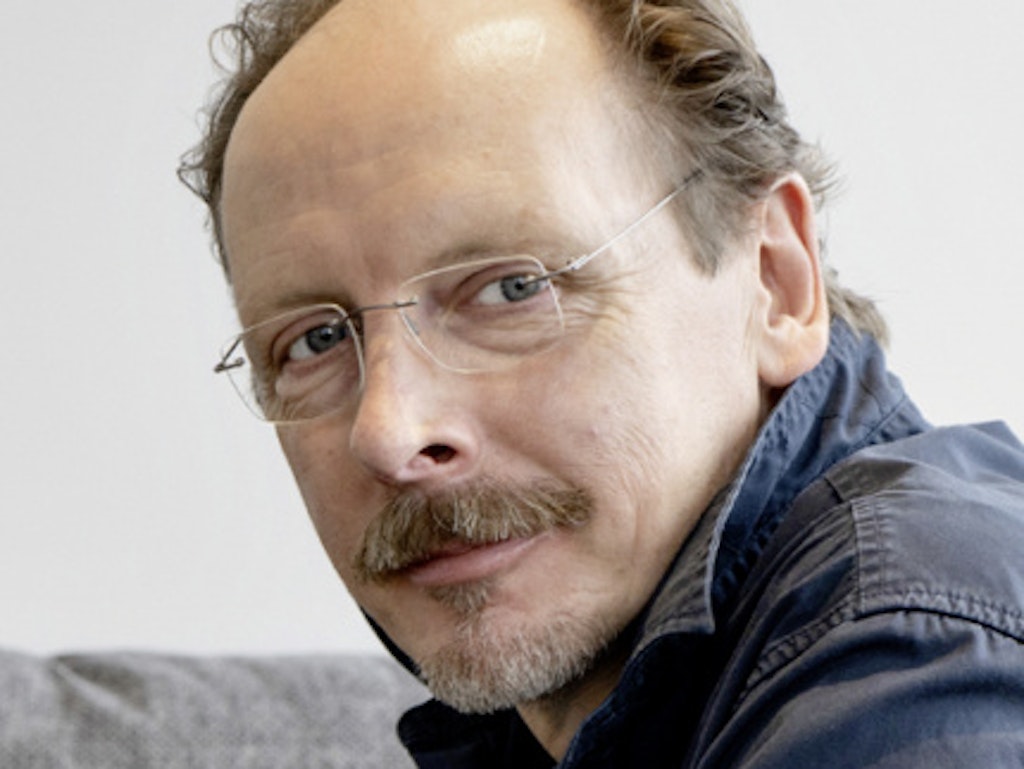 Der Schriftsteller Axel Simon hat eine Vergangenheit als Opernregisseur. 