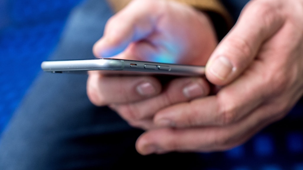 Kleines kostbares Ding: Smartphones könnten sehr hilfreich sein in der Corona-Zeit, wenn sie denn mit den richtigen Apps ausgestattet wären.