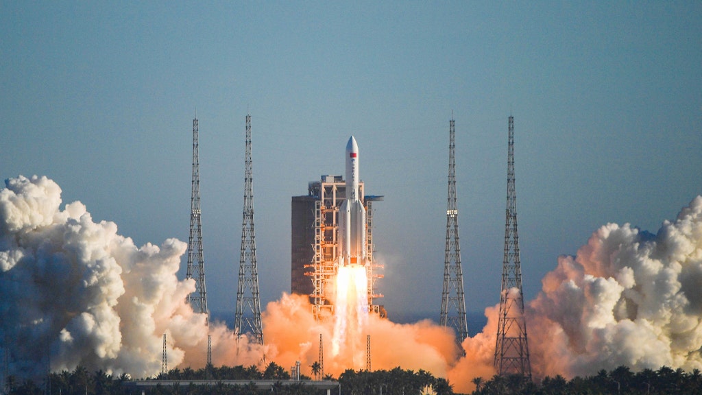 Chinas neue Trägerrakete 5B Grand March hebt vom Wenchang Space Launch Center in der Provinz Hainan ab.