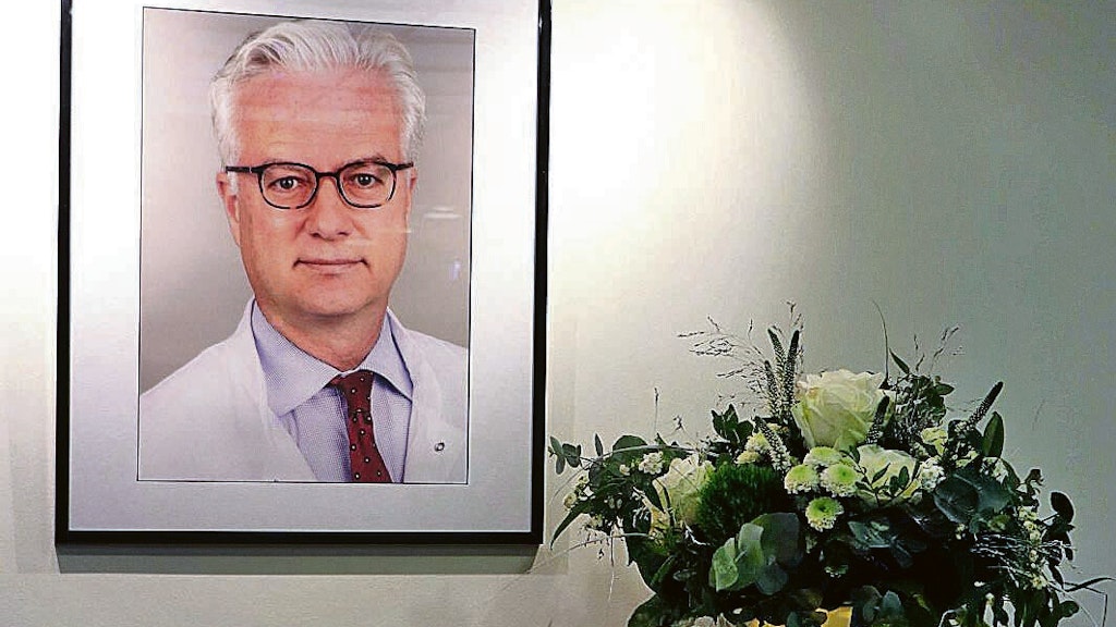 Trauer in der Schlosspark-Klinik. Dort wurde nach dem Tod von Fritz von Weizsäcker ein Kondolenzbuch ausgelegt. 