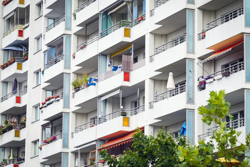 Minimalistisch möbliert und teuer: Berliner Wohnungsausstattung sorgt für Spott