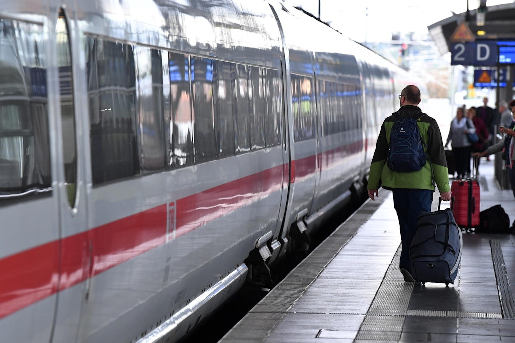 YouGov-Umfrage zu Deutschen Bahn: Junge Menschen wenden sich von der Bahn ab