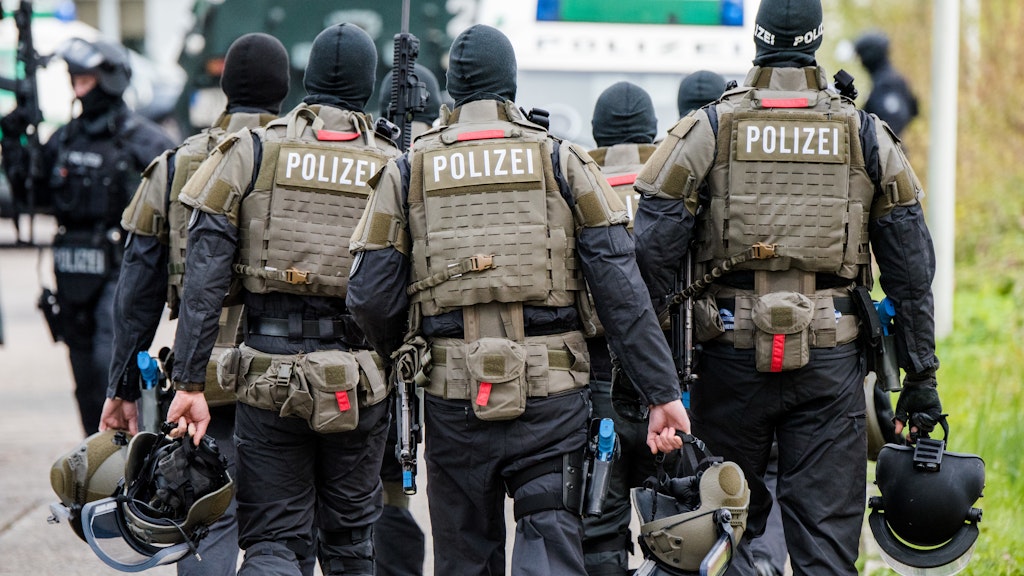 Das ARD-Magazin „Monitor“ hat nach eigenen Angaben eine Chat-Gruppe einer Dienstgruppe in einer Berliner Polizeiwache aufgetan und zitiert aus den Protokollen. (Symbolbild)