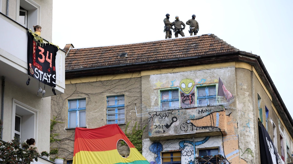 Das Haus „Liebig 34“ - ein Symbol der linksradikalen Szene, um das lange heftig gestritten wurde.