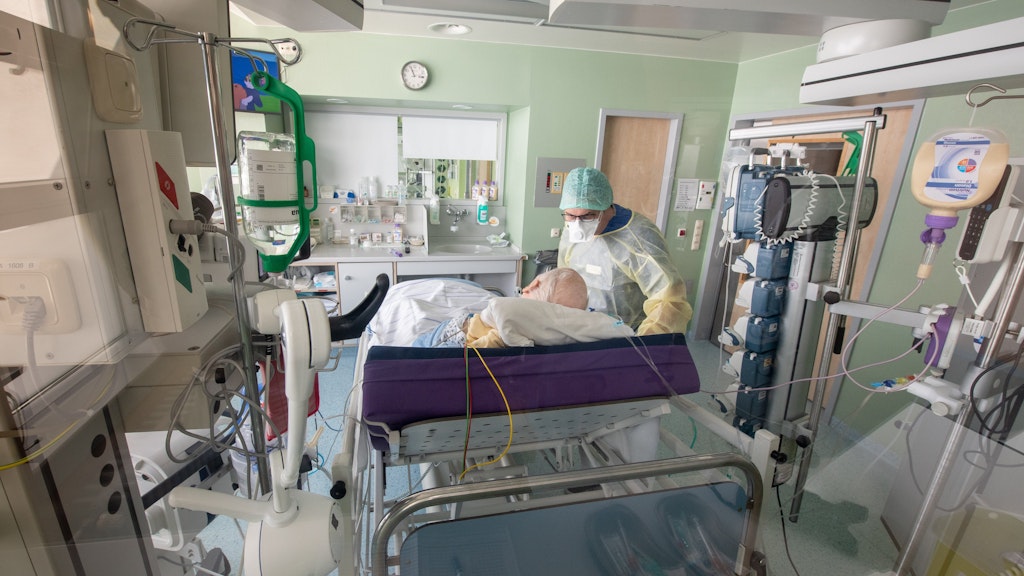 Auf einer Intensivstation für Corona-Patienten in Bayern.