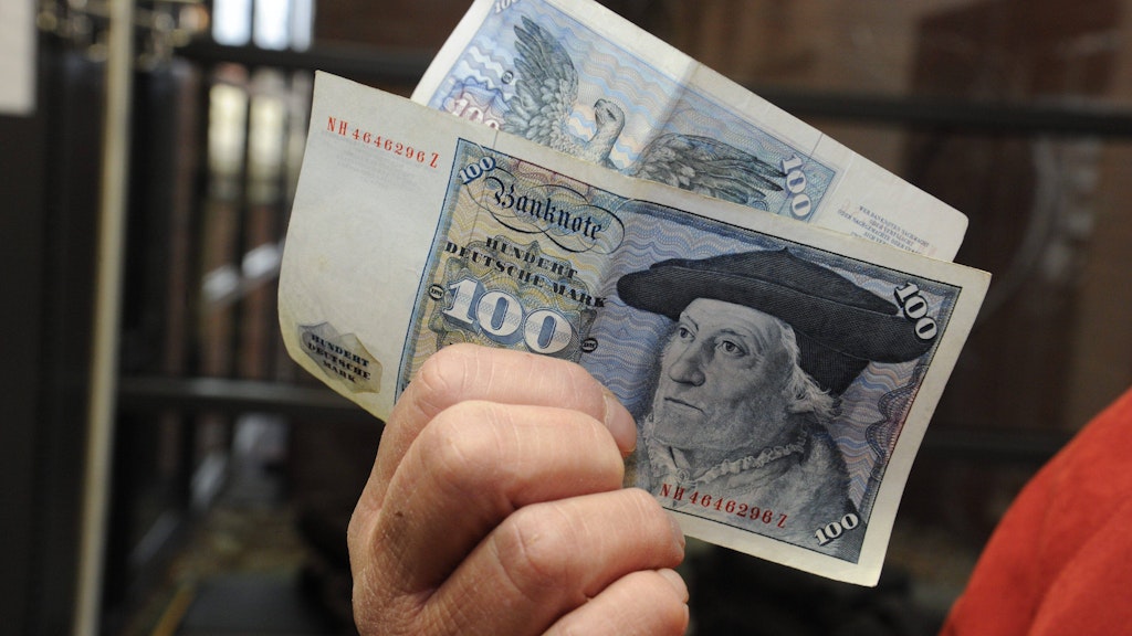That's the money shot: the sought-after 100 D-Mark notes that sparked this colloquialism.