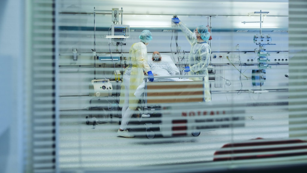 Während der zweiten Infektion musste der Mann ins Krankenhaus. (Symbolbild)