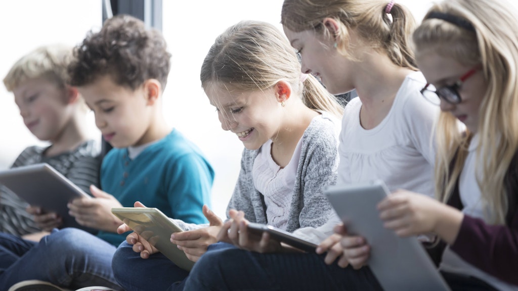 Kinder sind im Netz besonders gefährdet. Sie müssen vor Mobbing, Anmache, Hassrede, Tracking und finanzieller Abzocke geschützt werden. 