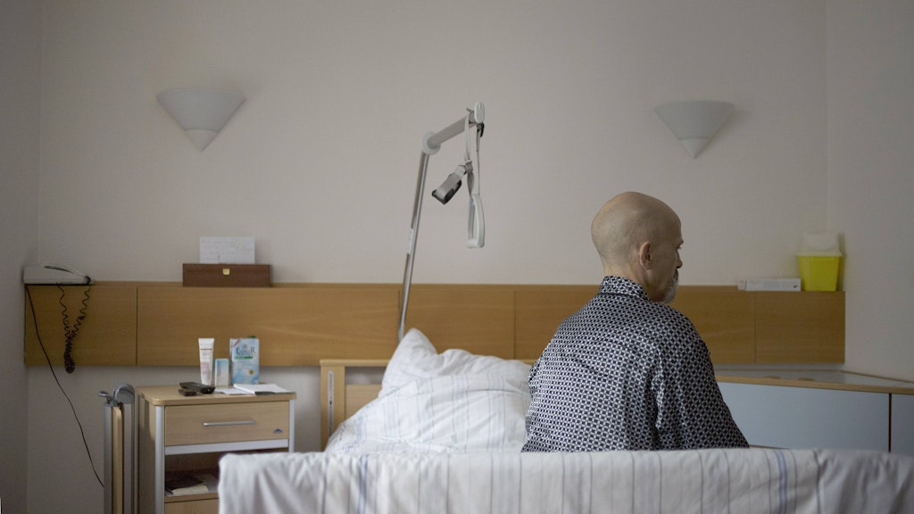 Grundsätzlich darf ab Samstag einmal am Tag eine Person für eine Stunde zu Besuch in ein Krankenhaus kommen.