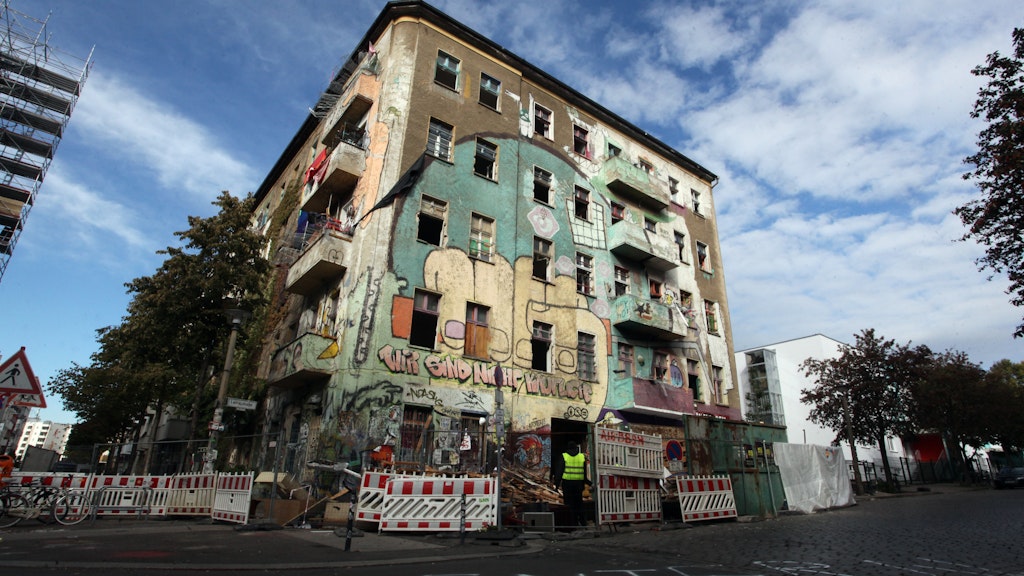 Liebig34: it's a fine line between shithole and utopia.
