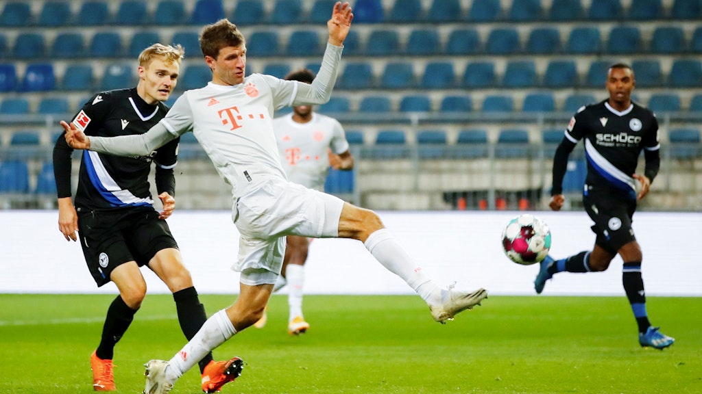 Thomas Müller schießt das vierte Tor für die Bayern.