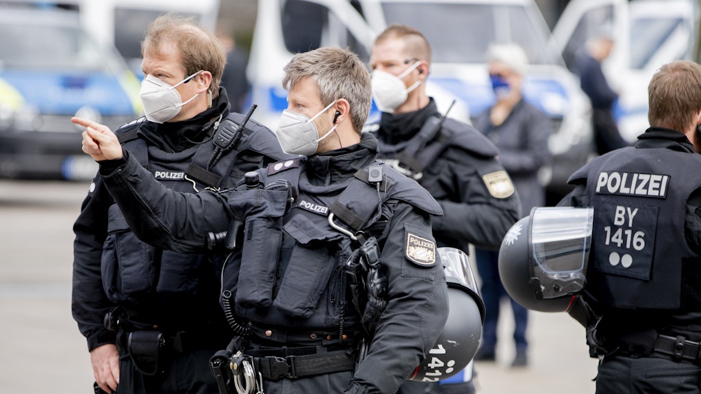 Kräfte aus anderen Bundesländern – im Bild: Polizisten aus Bayern – unterstützten die Berliner Polizei zum Beispiel auch am 1. Mai. 