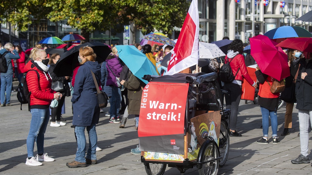 Die Gewerkschaft Verdi fordert in der laufenden Tarifrunde Gehaltserhöhungen von 4,8 Prozent.