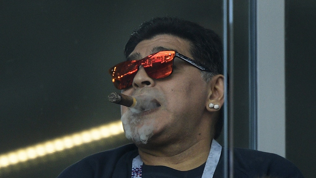 Zigarren sind nicht die gefährlichste Verführung, der Diego Maradona erlegen ist.