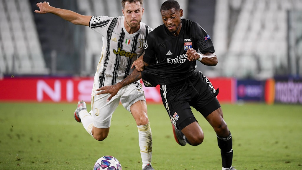 Jeff Reine Adelaide (r.) von Olympique Lyon hat das Interesse von Hertha BSC geweckt. Die Verhandlungen um den Mittelfeldspieler aus Frankreich laufen.