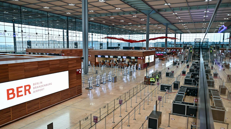 Ist Der Flughafen Ber Schon Fertig Schön, skandalös - und endlich fertig: Der Flughafen BER wird eröffnet
