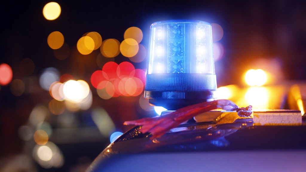 Polizei und Feuerwehr rückten zum mutmaßlichen Tatort aus (Symbolbild).