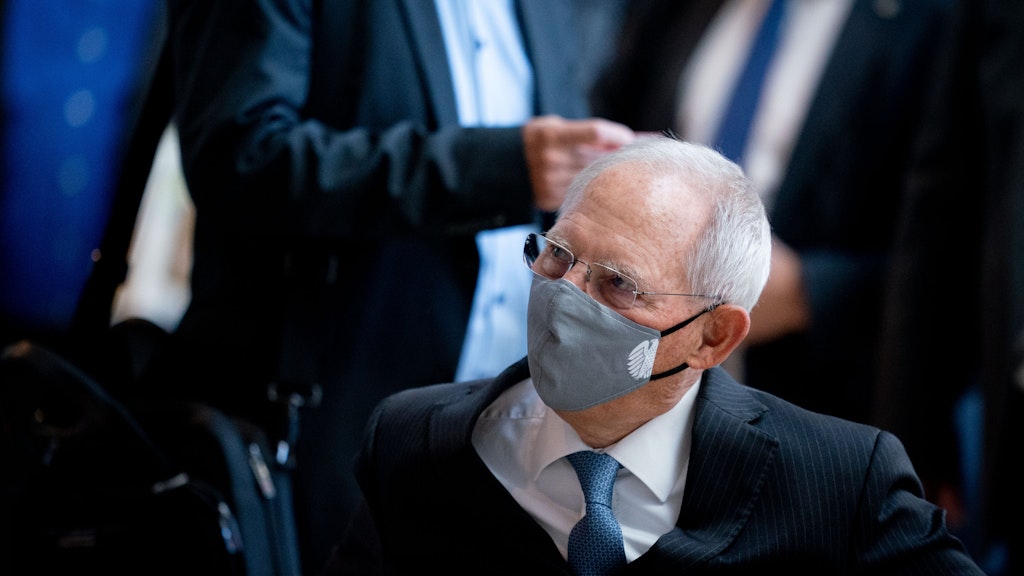 Wolfgang Schäuble macht es vor: Ab Dienstag gilt Maskenpflicht im Bundestag.