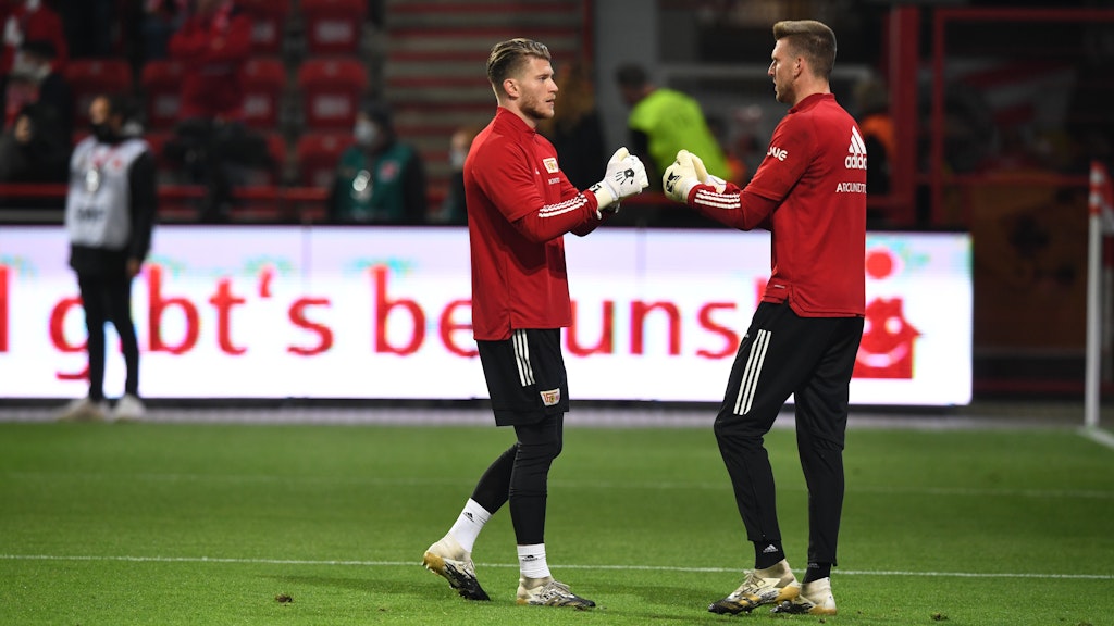 Trügerisches Bild der Harmonie: Unions Torhüter Loris Karius und Andreas Luthe kämpfen um den Platz der Nummer eins.