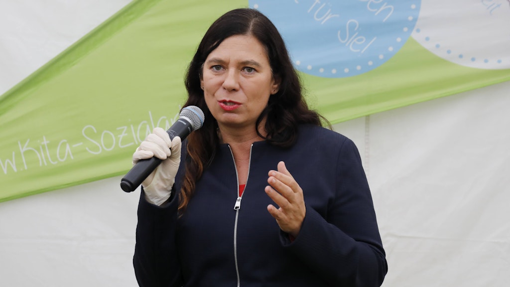 Senatorin Scheeres führt jetzt auch die Ampel für Schulen ein.
