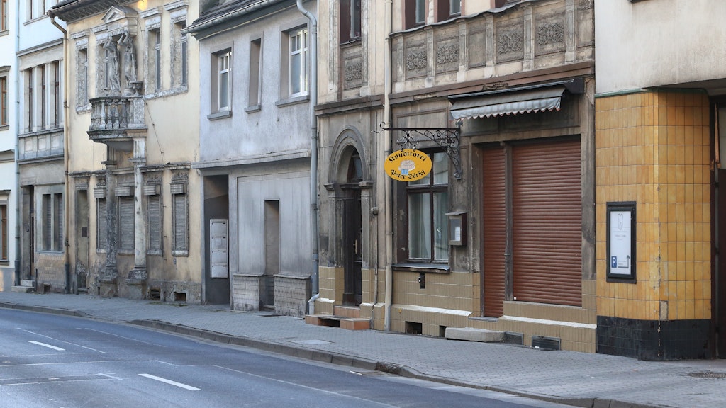 Leerstand in teilweise unsanierten Gebäuden in Bernburg in Sachsen-Anhalt (Archivbild)