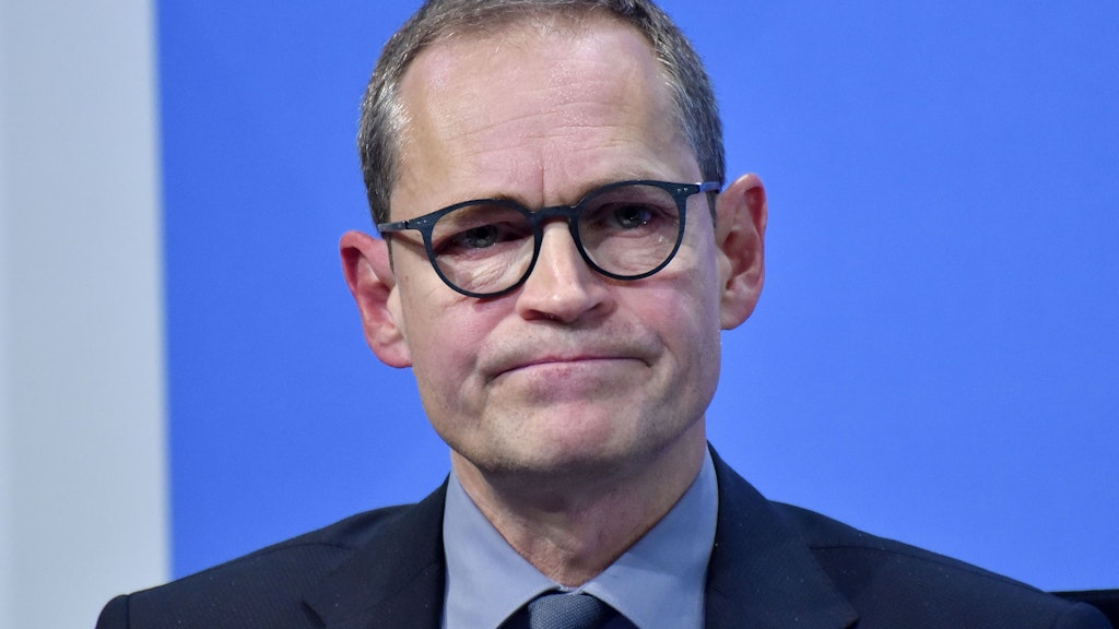 Berlin mayor Michael Müller says the decision not to ease contact restrictions over Christmas is tough but necessary.