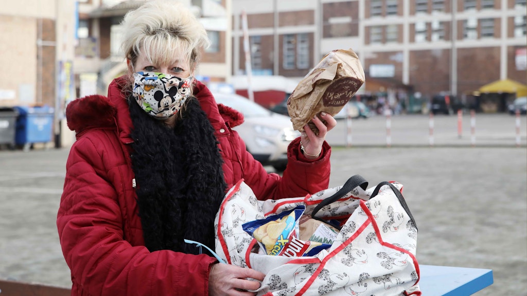  Fabiola and her <em>Polenmarkt </em>booty. 