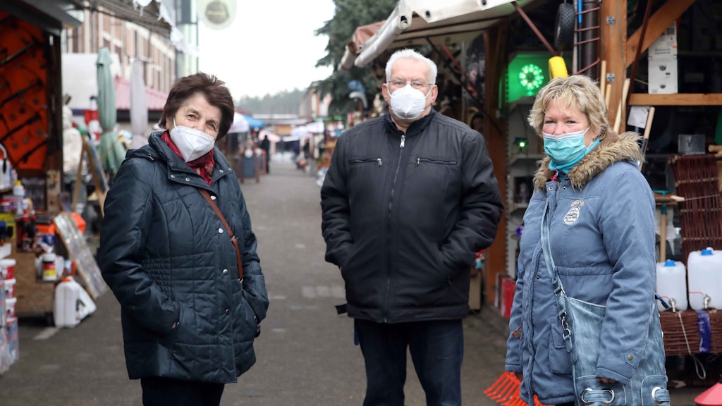 Helga, Bernd and Ute from Berlin just wanted to have a look. 
