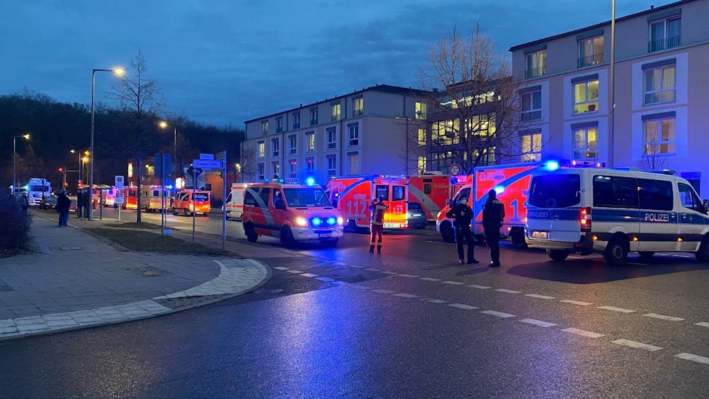 Feuerwehr und Polizei in der Apollofalterallee