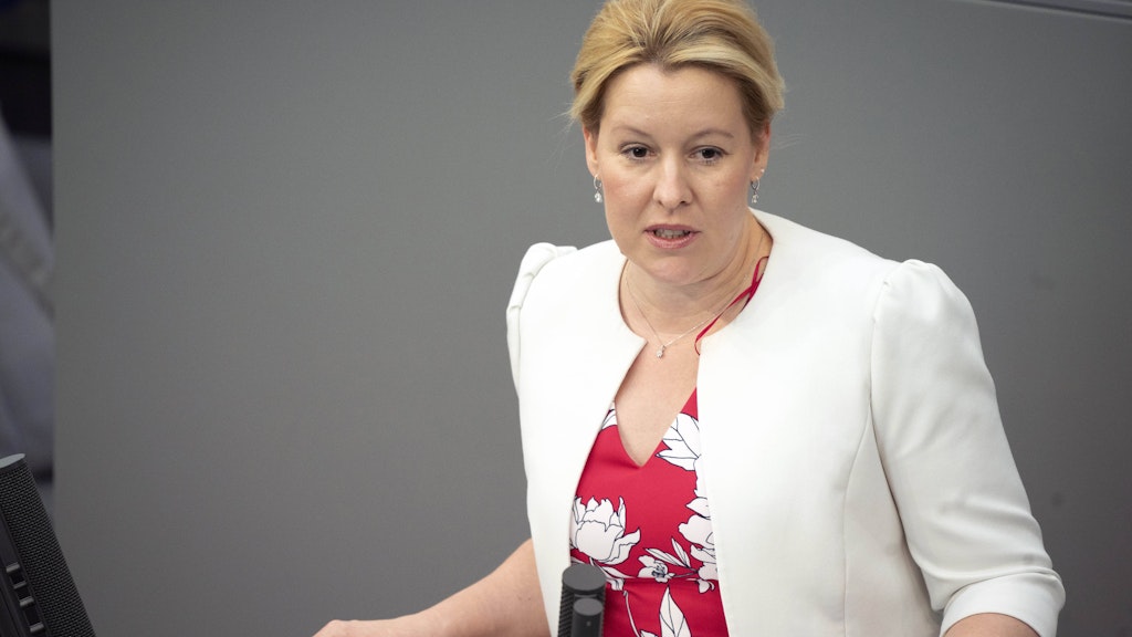 Franziska Giffey setzt bei der Erhöhung des Frauenanteils in den Führungsetagen auf eine politische Lösung.