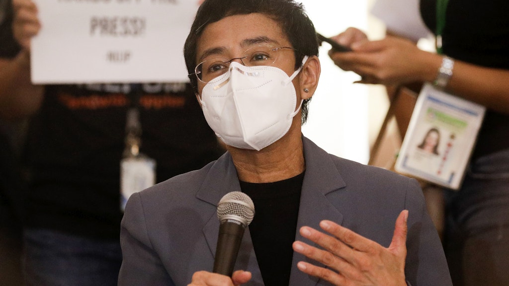 Maria Ressa, Chefredakteurin von Rappler, während einer Pressekonferenz nach ihrer Verurteilung. 