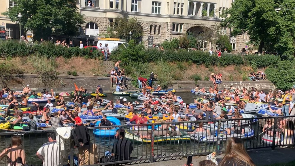 Wasser-Demo am Wochenende in Berlin auf dem Landwehrkanal.