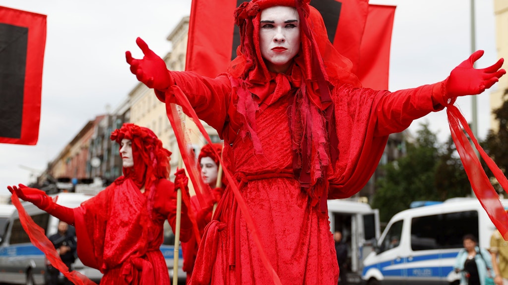 Aktivisten der Gruppe Extinction Rebellion demonstrierten am Sonntag.