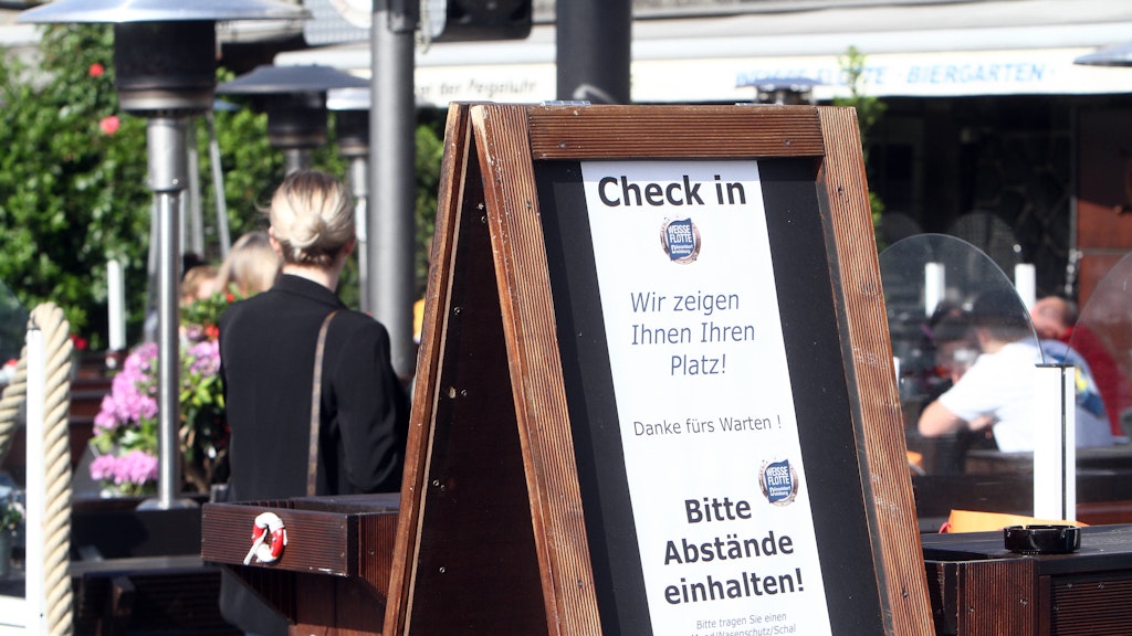 In Restaurants und anderen Gewerbebetrieben gelten derzeit strenge Regeln. 