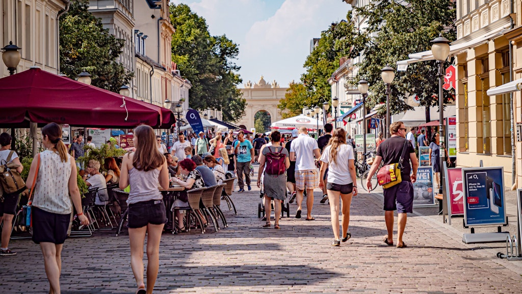 Fußgänger-Zone in der Potsdamer Innenstadt.